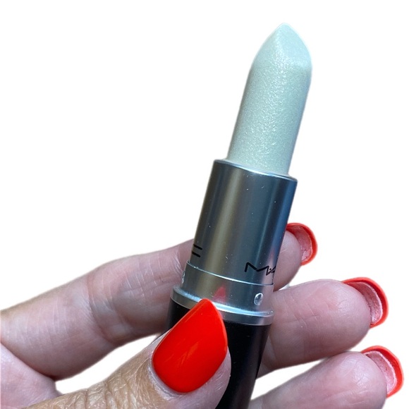 Mac Metallic Pearly One A17 lipstick - Picture 2 of 10